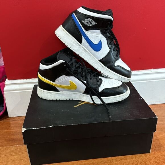 Nike Air Jordan 1 Mid Retro Basketball Multi Color Swoosh 554725-052 6.5Y/8W - Picture 2 of 9